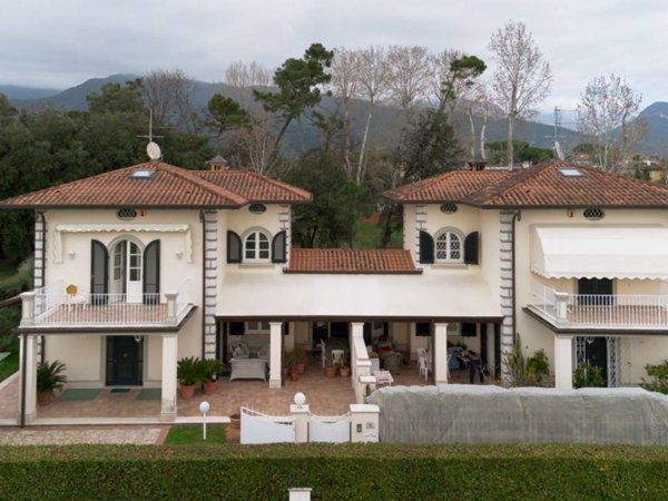 casa indipendente in affitto a Forte dei Marmi in zona Vittoria Apuana