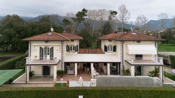 casa indipendente in affitto a Forte dei Marmi in zona Vittoria Apuana