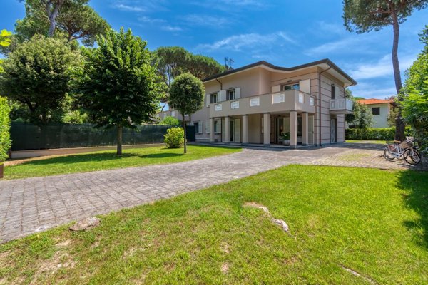 casa indipendente in affitto a Forte dei Marmi in zona Roma Imperiale