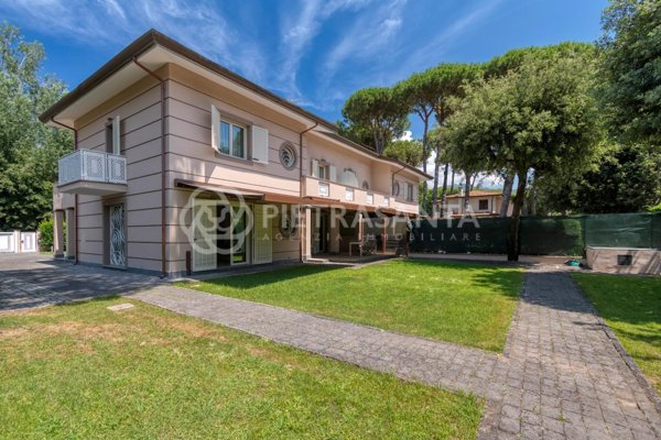 casa indipendente in affitto a Forte dei Marmi in zona Roma Imperiale