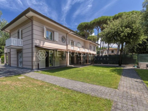 casa indipendente in affitto a Forte dei Marmi in zona Vittoria Apuana