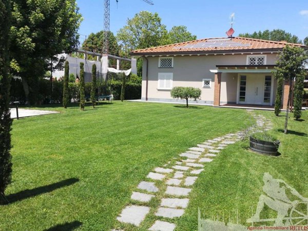 casa indipendente in affitto a Forte dei Marmi in zona Vittoria Apuana
