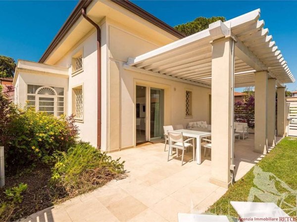 casa indipendente in affitto a Forte dei Marmi in zona Vittoria Apuana