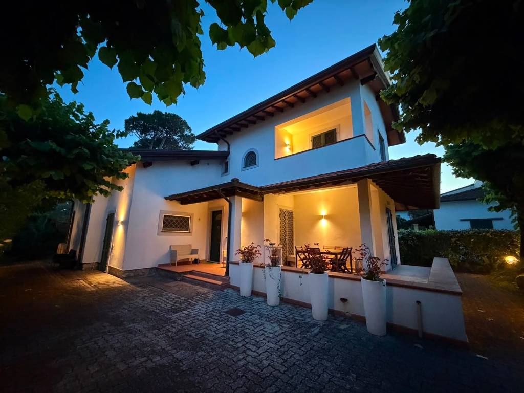 casa indipendente in affitto a Forte dei Marmi in zona Vittoria Apuana