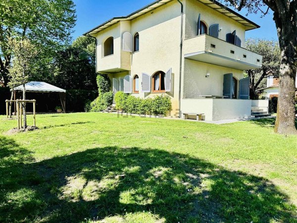 casa indipendente in affitto a Forte dei Marmi in zona Vaiana