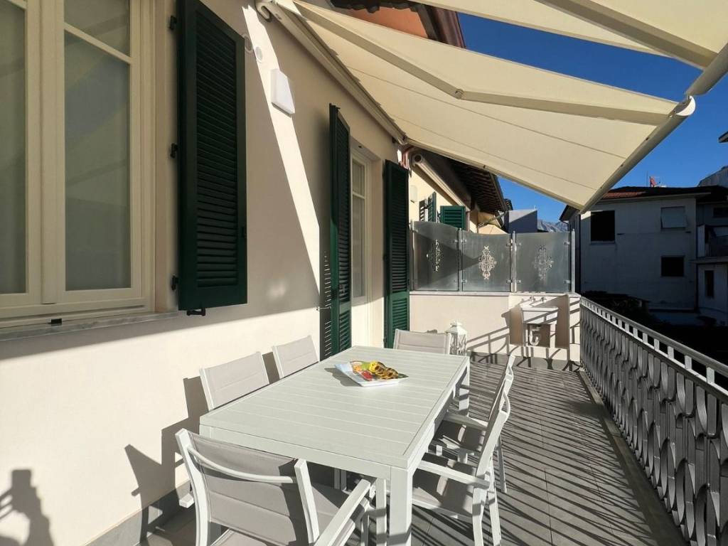 appartamento in affitto a Forte dei Marmi in zona Roma Imperiale
