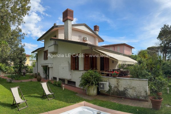 casa indipendente in affitto a Forte dei Marmi in zona Vittoria Apuana