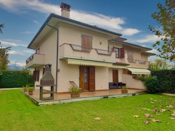 casa indipendente in affitto a Forte dei Marmi in zona Vittoria Apuana