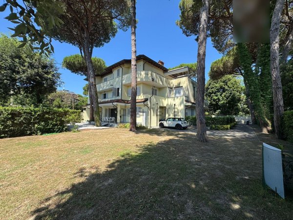 casa indipendente in affitto a Forte dei Marmi in zona Vittoria Apuana