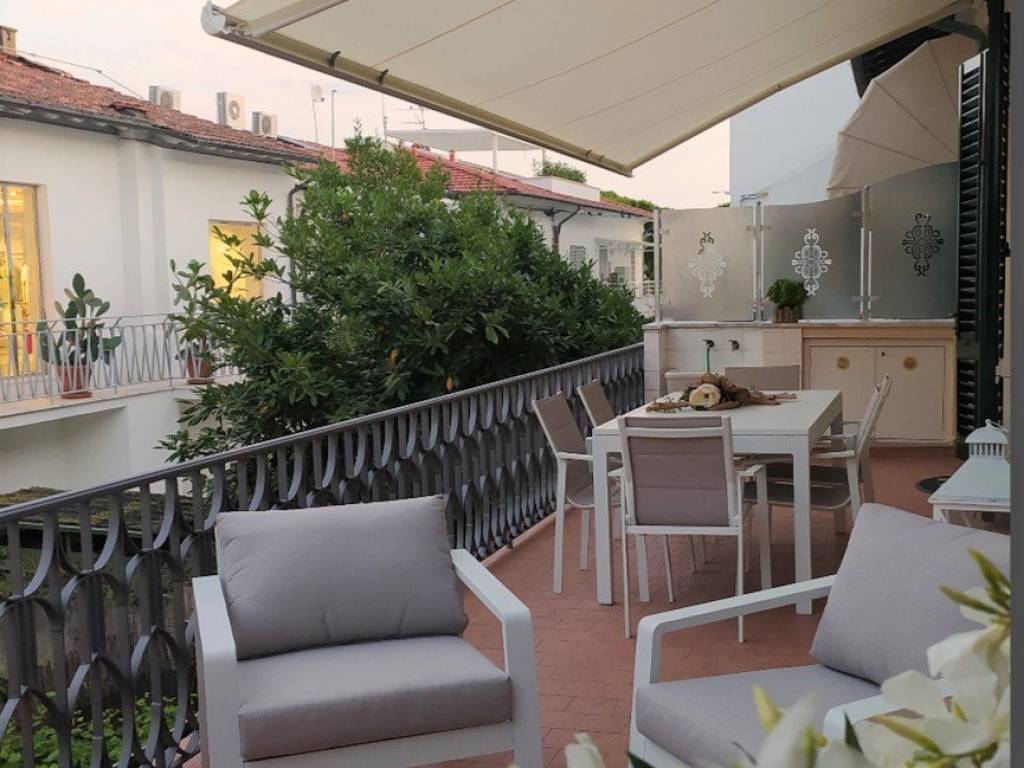 appartamento in affitto a Forte dei Marmi in zona Roma Imperiale