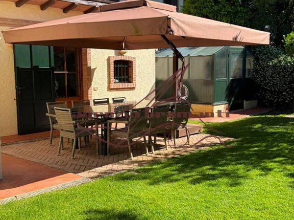 casa indipendente in affitto a Forte dei Marmi in zona Roma Imperiale