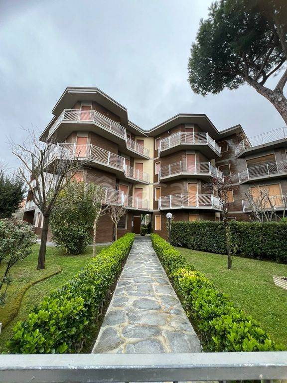 appartamento in affitto a Forte dei Marmi in zona Roma Imperiale