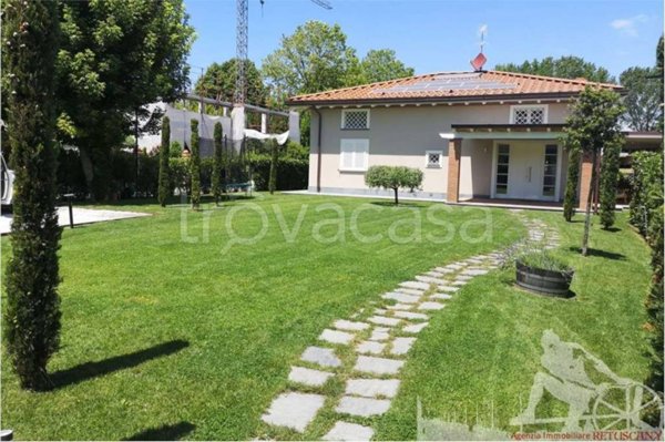 casa indipendente in affitto a Forte dei Marmi in zona Vittoria Apuana