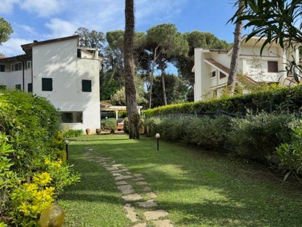 casa indipendente in affitto a Forte dei Marmi in zona Vittoria Apuana