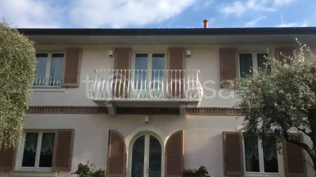 casa indipendente in affitto a Forte dei Marmi in zona Vittoria Apuana