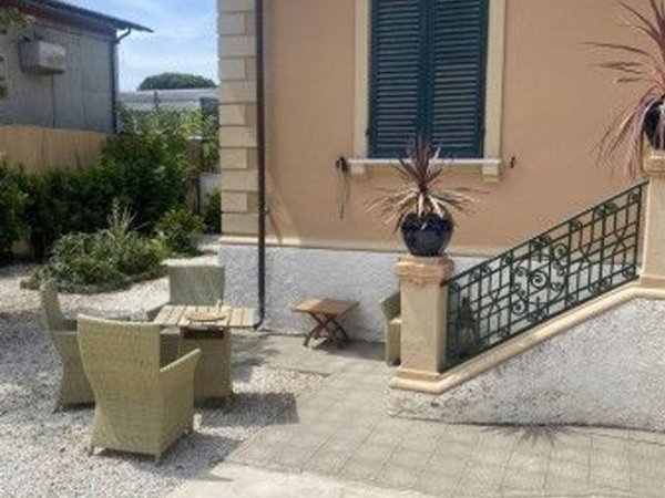 casa indipendente in affitto a Forte dei Marmi in zona Vittoria Apuana