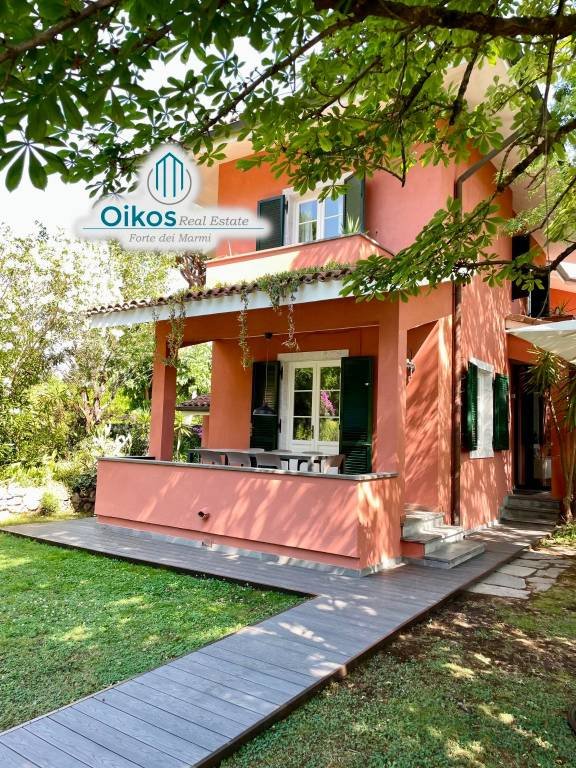 casa indipendente in affitto a Forte dei Marmi in zona Vittoria Apuana