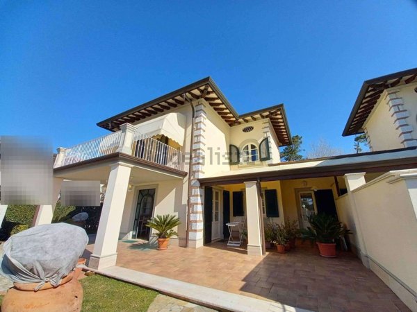 casa indipendente in affitto a Forte dei Marmi in zona Vittoria Apuana