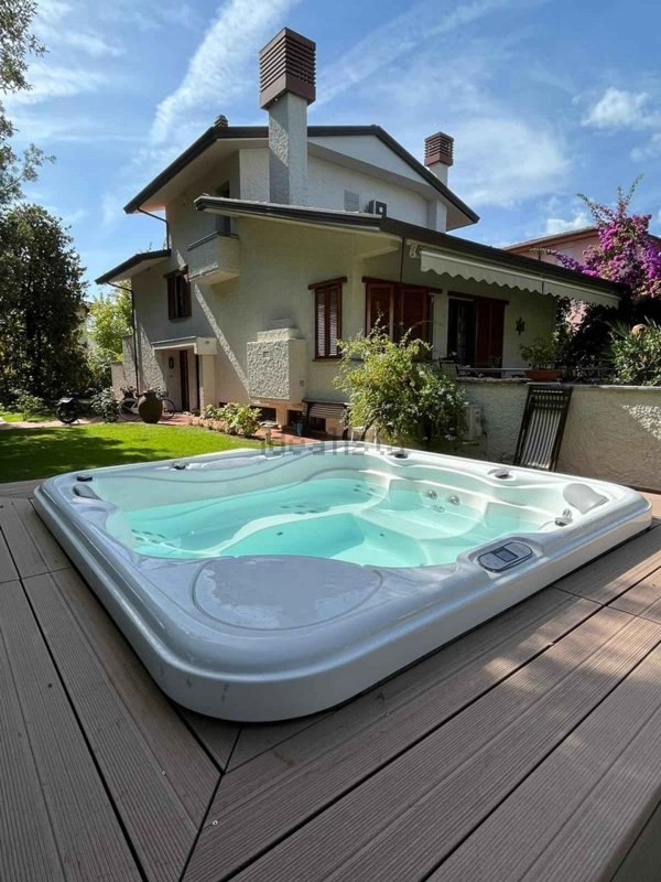 casa indipendente in affitto a Forte dei Marmi in zona Vittoria Apuana