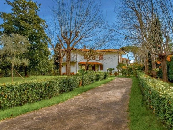 casa indipendente in affitto a Forte dei Marmi in zona Vittoria Apuana