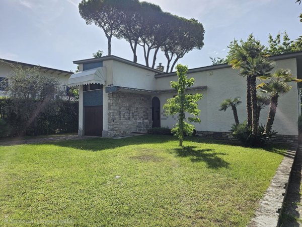 casa indipendente in affitto a Forte dei Marmi in zona Roma Imperiale