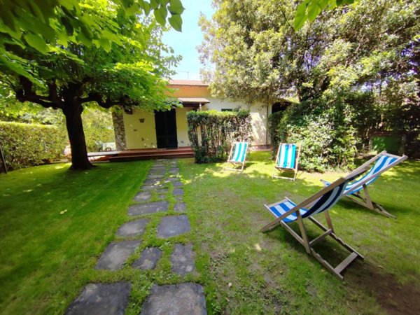 casa indipendente in affitto a Forte dei Marmi in zona Vittoria Apuana