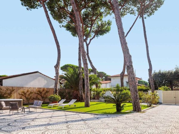 casa indipendente in affitto a Forte dei Marmi in zona Vittoria Apuana