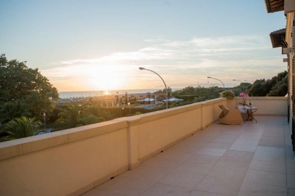 appartamento in affitto a Forte dei Marmi in zona Roma Imperiale