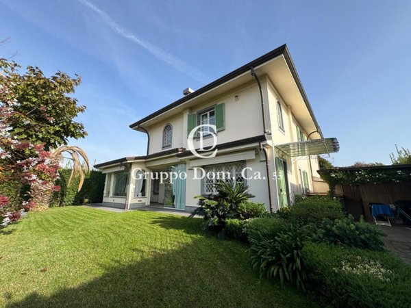 casa indipendente in affitto a Forte dei Marmi in zona Vittoria Apuana