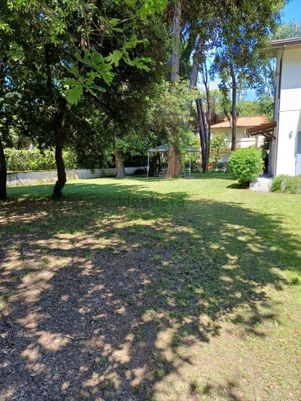casa indipendente in affitto a Forte dei Marmi in zona Vittoria Apuana