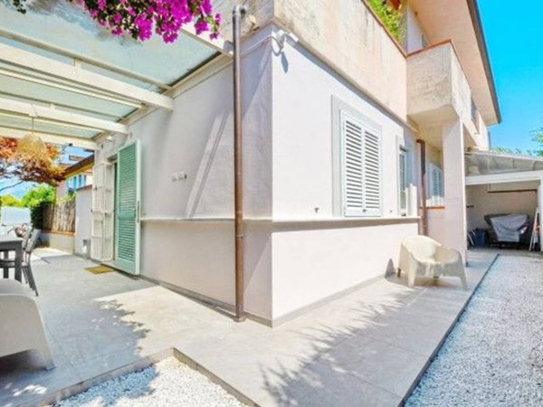 appartamento in affitto a Forte dei Marmi in zona Roma Imperiale