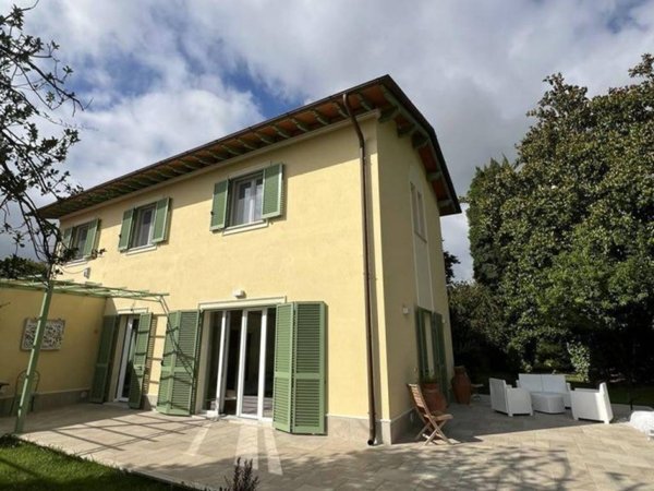 casa indipendente in affitto a Forte dei Marmi in zona Roma Imperiale