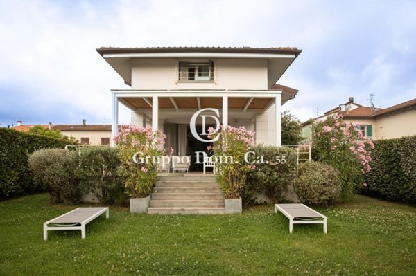 casa indipendente in affitto a Forte dei Marmi in zona Vittoria Apuana