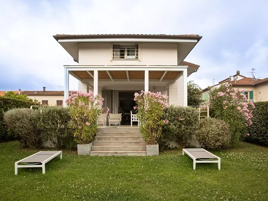 casa indipendente in affitto a Forte dei Marmi in zona Vittoria Apuana