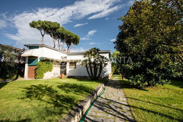 casa indipendente in affitto a Forte dei Marmi in zona Roma Imperiale