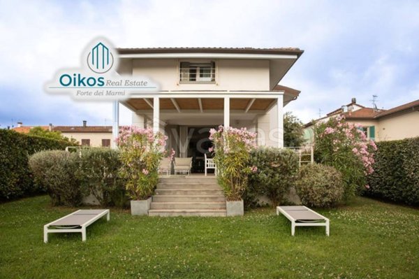 casa indipendente in affitto a Forte dei Marmi in zona Vittoria Apuana