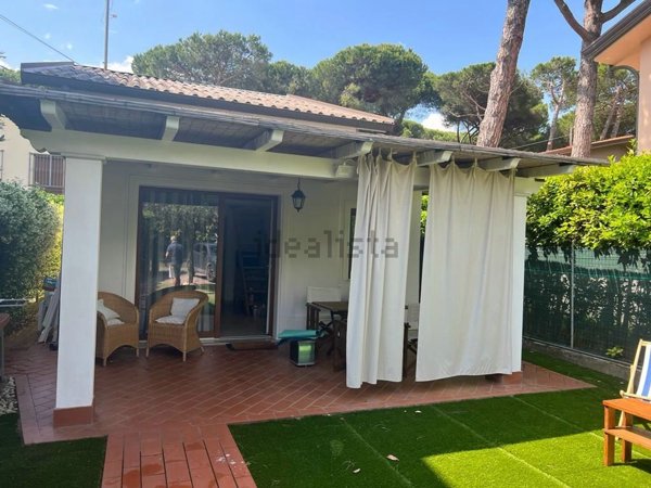 casa indipendente in affitto a Forte dei Marmi in zona Roma Imperiale
