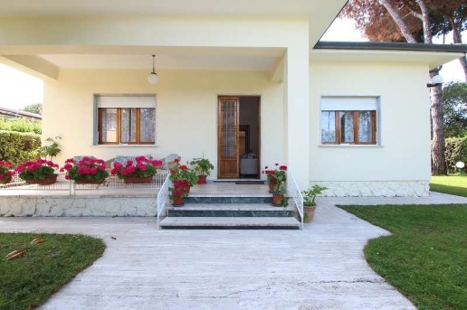 casa indipendente in affitto a Forte dei Marmi in zona Roma Imperiale