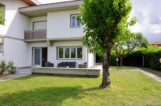 casa indipendente in affitto a Forte dei Marmi in zona Vittoria Apuana