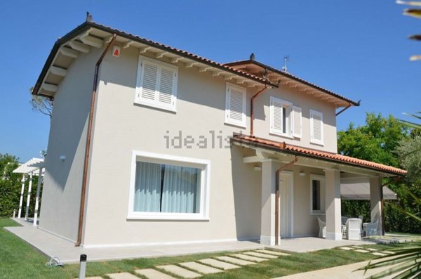 casa indipendente in affitto a Forte dei Marmi in zona Roma Imperiale