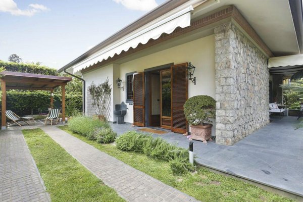 casa indipendente in affitto a Forte dei Marmi in zona Roma Imperiale