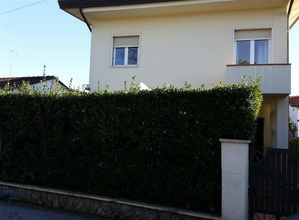 casa indipendente in affitto a Forte dei Marmi in zona Roma Imperiale