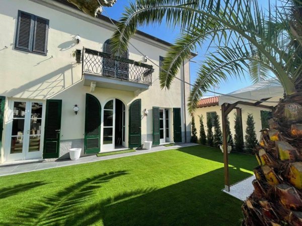 casa indipendente in affitto a Forte dei Marmi in zona Roma Imperiale