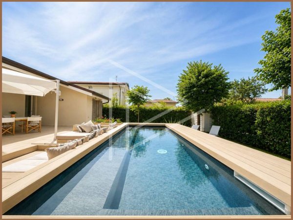 casa indipendente in affitto a Forte dei Marmi in zona Roma Imperiale