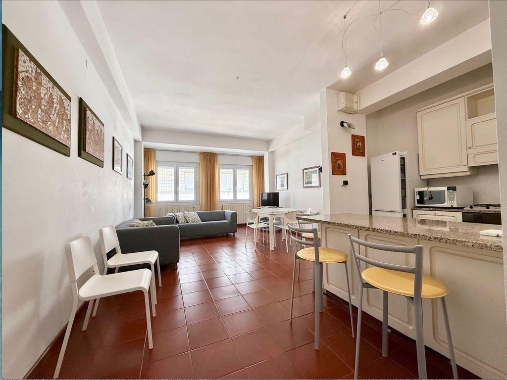 appartamento in affitto a Forte dei Marmi in zona Roma Imperiale