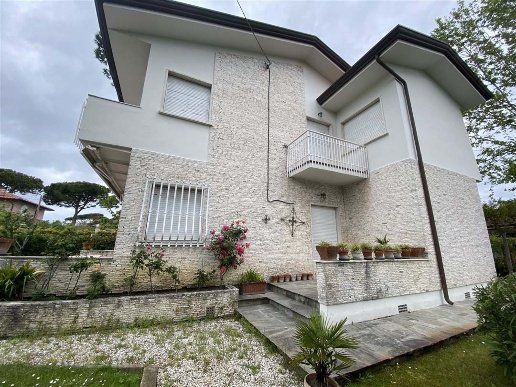 casa indipendente in affitto a Forte dei Marmi in zona Vittoria Apuana