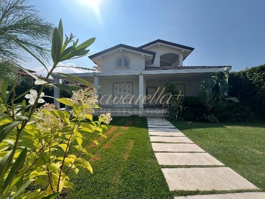 casa indipendente in affitto a Forte dei Marmi in zona Roma Imperiale