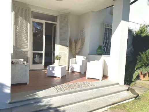 casa indipendente in affitto a Forte dei Marmi in zona Vittoria Apuana