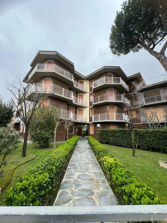 appartamento in affitto a Forte dei Marmi in zona Roma Imperiale