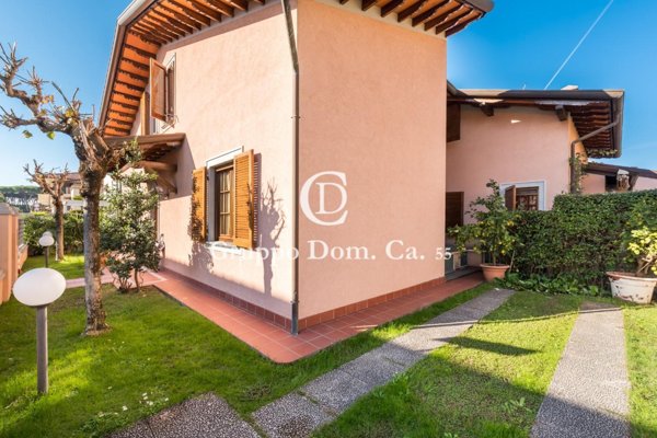 casa indipendente in affitto a Forte dei Marmi in zona Roma Imperiale